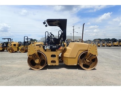 Compactadora Vibratoria Caterpillar CB-434D seminueva en perfecto Ref.: 1470696926993550 No. 2