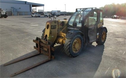 Freightelevator Caterpillar TH210