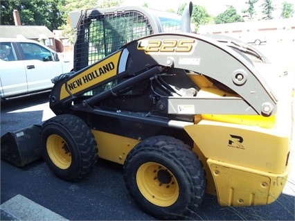 Minicargadores New Holland L225 de medio uso en venta Ref.: 1471293581569357 No. 3