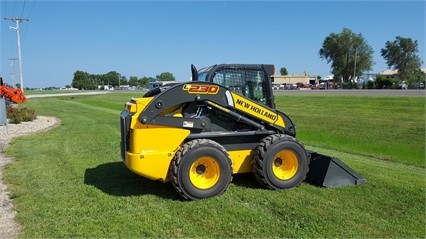 Minicargadores New Holland L230 de medio uso en venta Ref.: 1471975565620775 No. 3