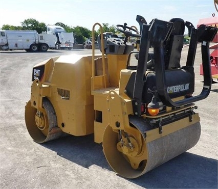 Compactadora Vibratoria Caterpillar CB24 seminueva Ref.: 1472148913217325 No. 4