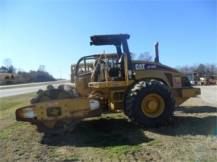 Compactadora Vibratoria Caterpillar CP-563E