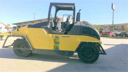 Compactadora Con Llantas Bomag BW24RH de medio uso en venta Ref.: 1476720150529581 No. 2