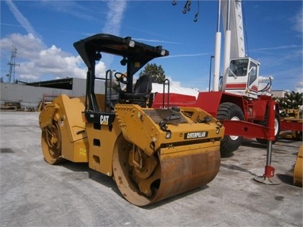 Compactadora Vibratoria Caterpillar CB54