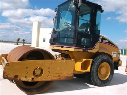 Compactadora Vibratoria Caterpillar CS-433E en venta, usada Ref.: 1484862470224732 No. 2