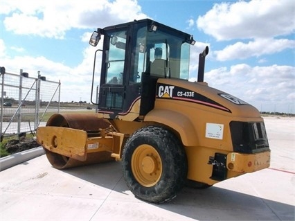 Compactadora Vibratoria Caterpillar CS-433E en venta, usada Ref.: 1484862470224732 No. 3