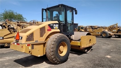 Compactadora Vibratoria Caterpillar CS74 de segunda mano en venta Ref.: 1487185383478822 No. 3