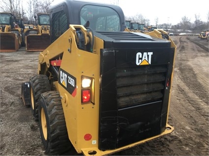 Minicargadores Caterpillar 236 de medio uso en venta Ref.: 1489611443314366 No. 4