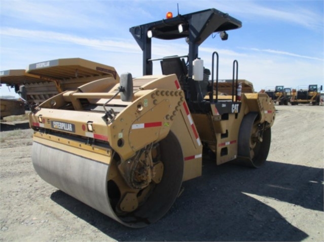 Compactadora Vibratoria Caterpillar CB64 en buenas condiciones Ref.: 1490289860398405 No. 4