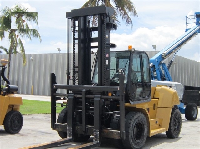 Montacargas Caterpillar P33000