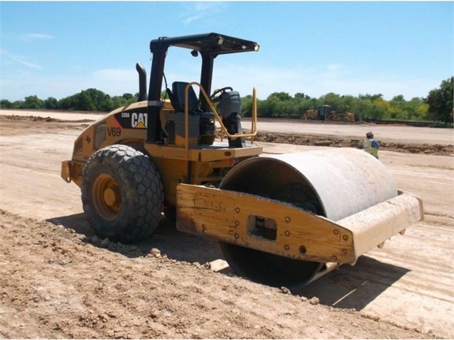 Compactadora Vibratoria Caterpillar CS56 importada de segunda man Ref.: 1496102788106738 No. 2