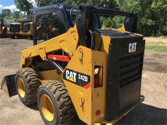 Minicargadores Caterpillar 242 de medio uso en venta Ref.: 1498776795032844 No. 4