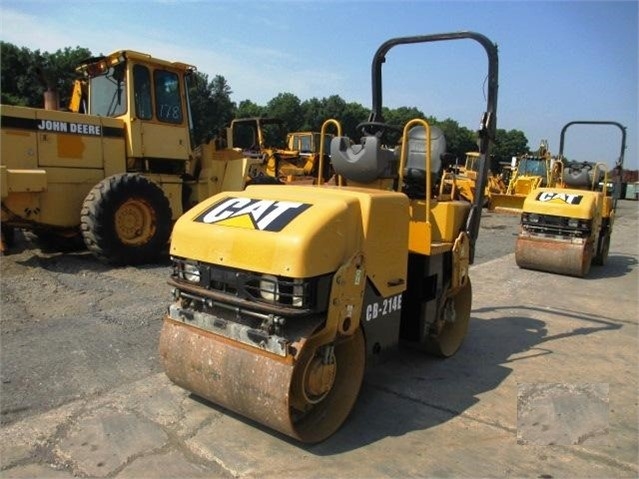 Compactadora Vibratoria Caterpillar CB-214E