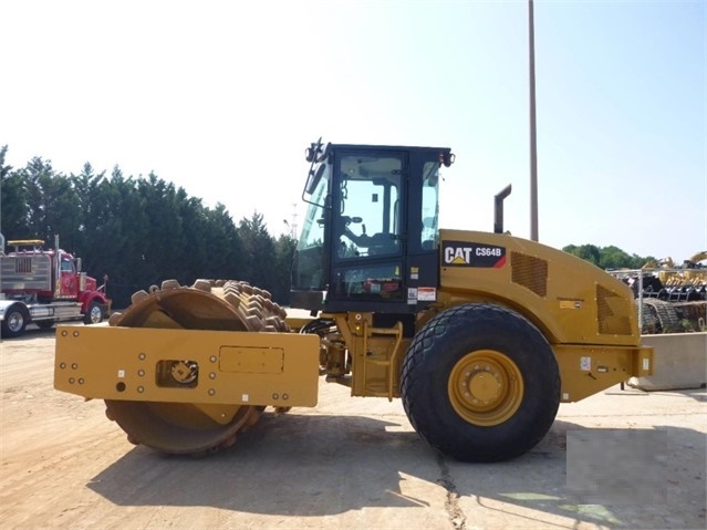 Compactadora Vibratoria Caterpillar CS64 de medio uso en venta Ref.: 1506362780391912 No. 4