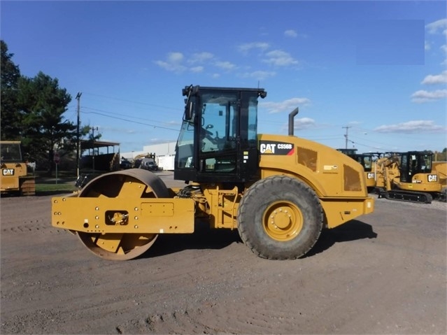 Compactadora Vibratoria Caterpillar CS56 seminueva en venta Ref.: 1509576390449563 No. 2