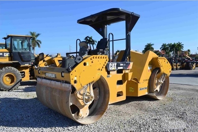 Compactadora Vibratoria Caterpillar CB54 de segunda mano en venta Ref.: 1510693636677833 No. 2