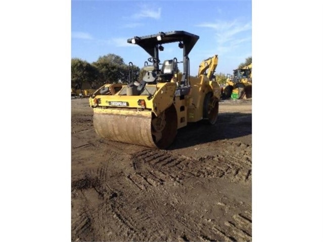 Compactadora Vibratoria Caterpillar CB54 de segunda mano en venta Ref.: 1510694133212906 No. 2