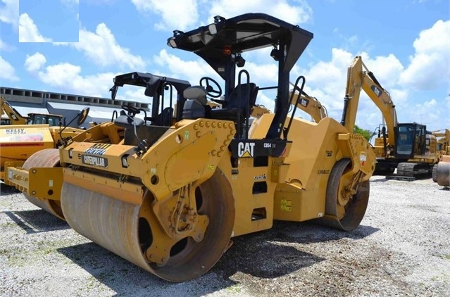 Compactadora Vibratoria Caterpillar CB54