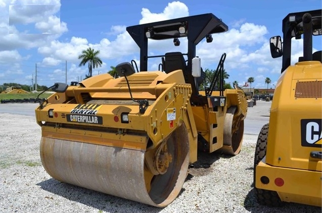 Compactadora Vibratoria Caterpillar CB54 en venta, usada Ref.: 1510698783040775 No. 3