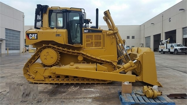 Dozers/tracks Caterpillar D6T