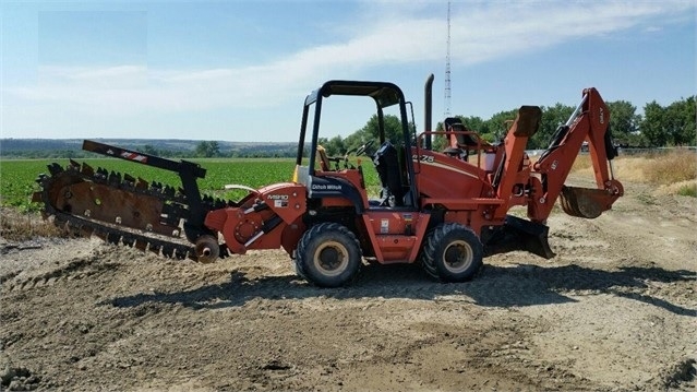 Zanjadora Ditch Witch RT75