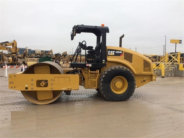 Compactadora Vibratoria Caterpillar CS54 seminueva en venta Ref.: 1525742420527698 No. 2