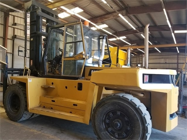 Freightelevator Caterpillar DP150