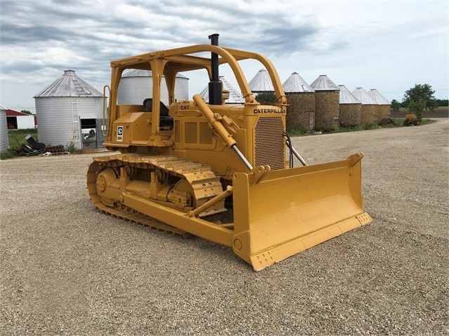 Dozers/tracks Caterpillar D6D