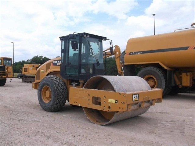 Compactadora Vibratoria Caterpillar CS56 importada en buenas cond Ref.: 1529621027952398 No. 2