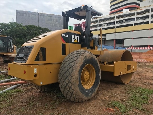 Compactadora Vibratoria Caterpillar CS-533E