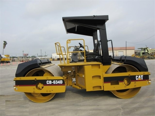 Compactadora Vibratoria Caterpillar CB-634D