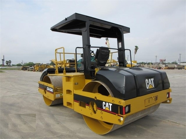 Compactadora Vibratoria Caterpillar CB 634D  usada en buen 