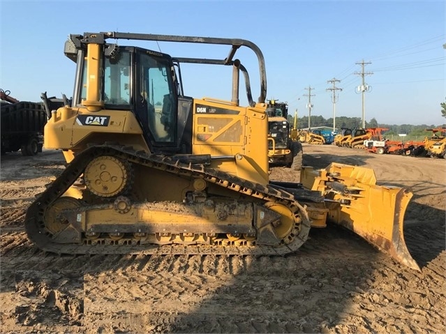 Tractores Sobre Orugas Caterpillar D6N de segunda mano a la venta Ref.: 1540258823728173 No. 2