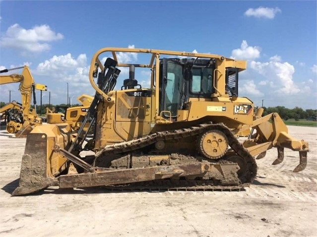 Dozers/tracks Caterpillar D6T