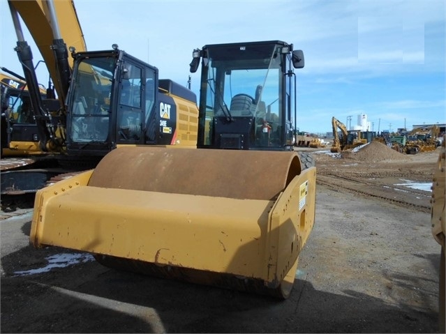 Compactadora Vibratoria Caterpillar CS76 en buenas condiciones Ref.: 1547584335437243 No. 3