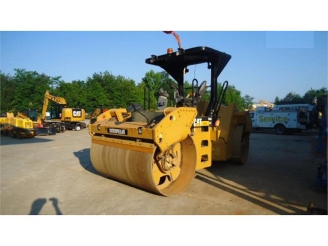 Compactadora Vibratoria Caterpillar CB64