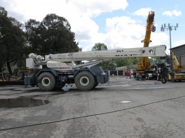 Gruas Terex RT1000 de segunda mano a la venta Ref.: 1549298279666812 No. 2