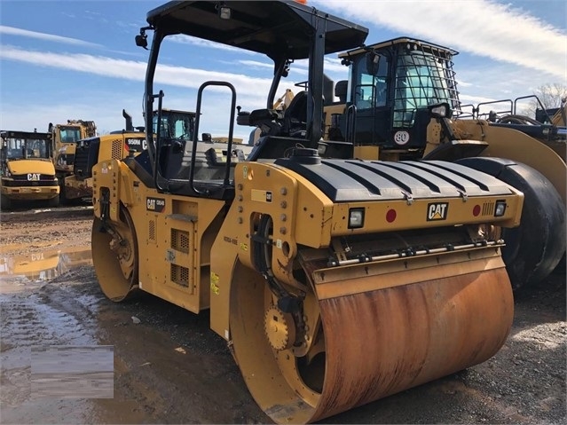 Compactadora Vibratoria Caterpillar CB54