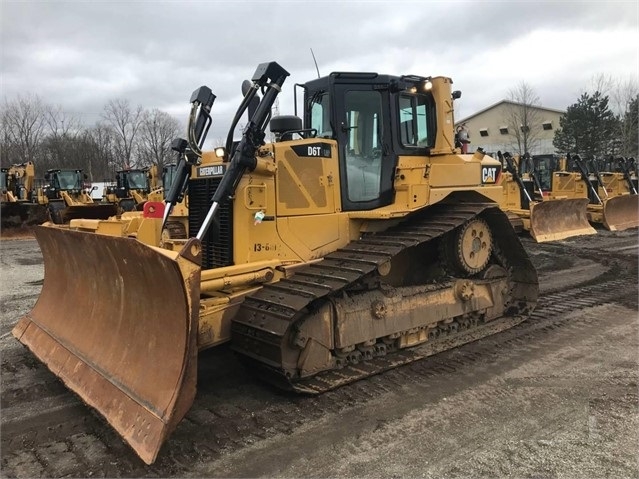 Dozers/tracks Caterpillar D6T