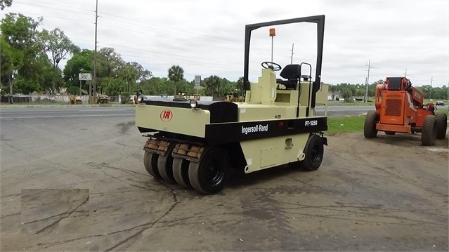 Compactadora Con Llantas Ingersoll-rand PT125R seminueva en perfe Ref.: 1559940168408382 No. 3