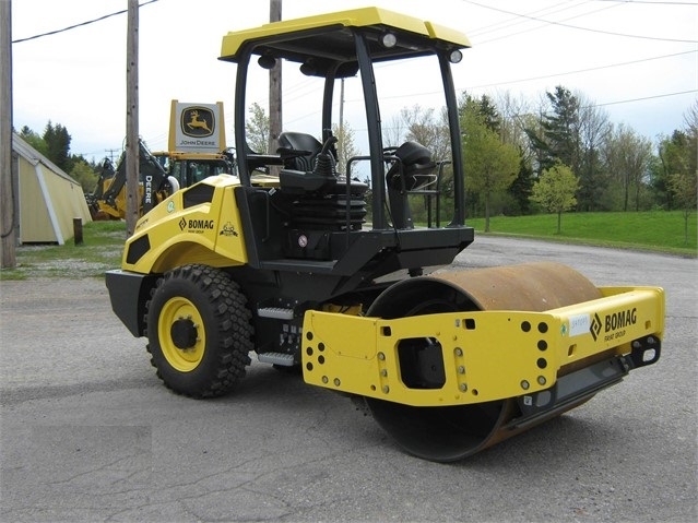 Compactadora Vibratoria Bomag BW145D de segunda mano a la venta Ref.: 1564076677832479 No. 2