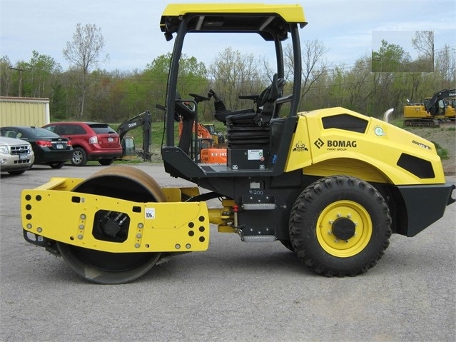 Compactadora Vibratoria Bomag BW145D de segunda mano a la venta Ref.: 1564076677832479 No. 4