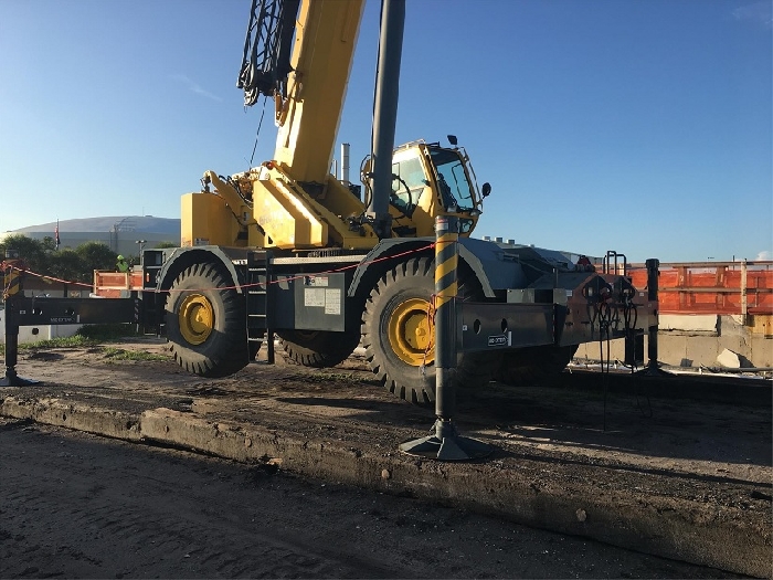 Gruas Grove RT890E