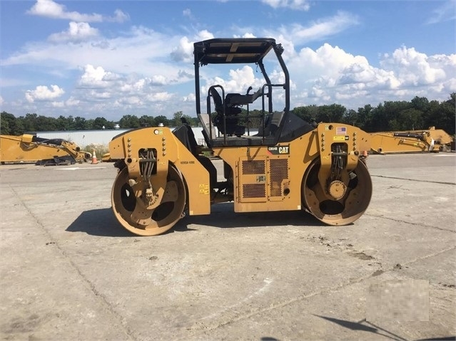 Compactadora Vibratoria Caterpillar CB54 seminueva en venta Ref.: 1567019910503618 No. 4