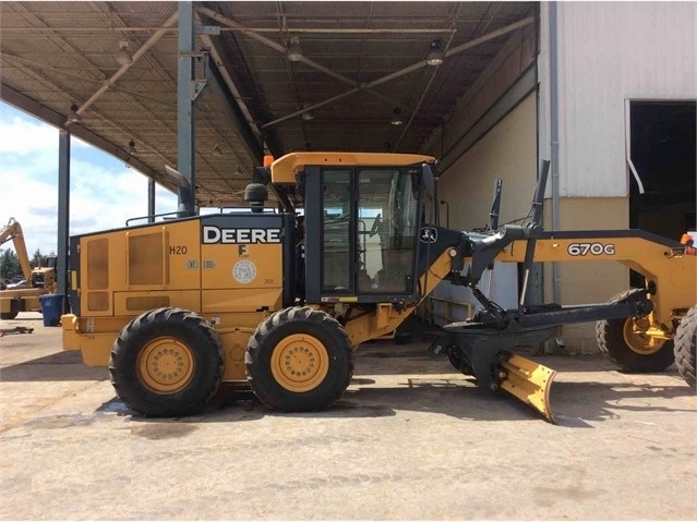 Motoconformadoras Deere 670G