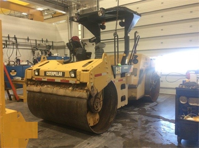 Compactadora Vibratoria Caterpillar CB-534D