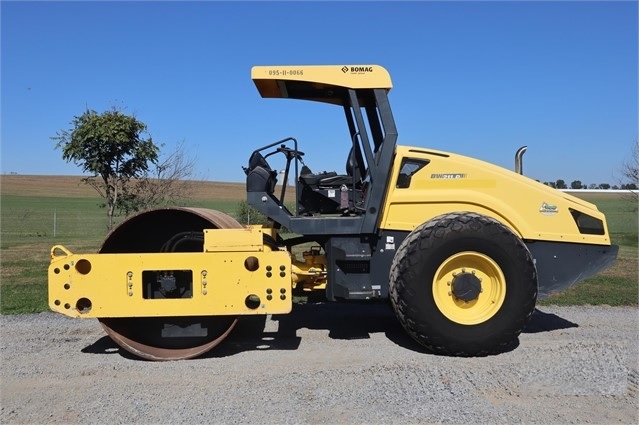 Compactadora Vibratoria Bomag BW211D