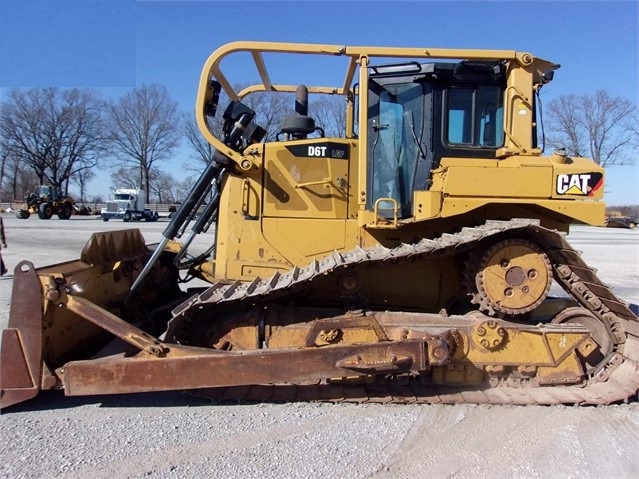 Tractores Sobre Orugas Caterpillar D6T en venta Ref.: 1582589242680067 No. 4