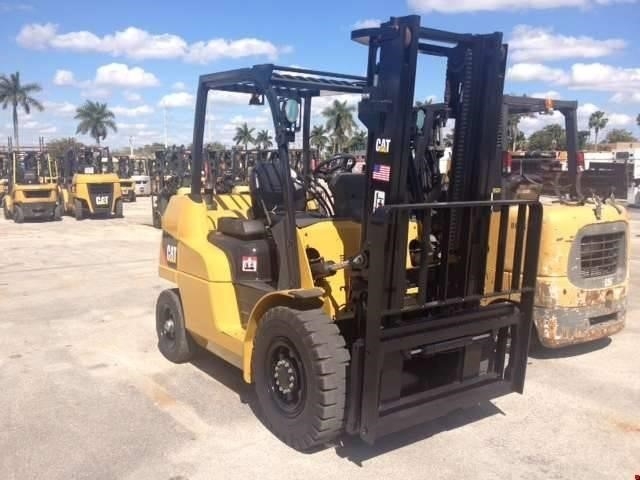 Montacargas Caterpillar PD8000