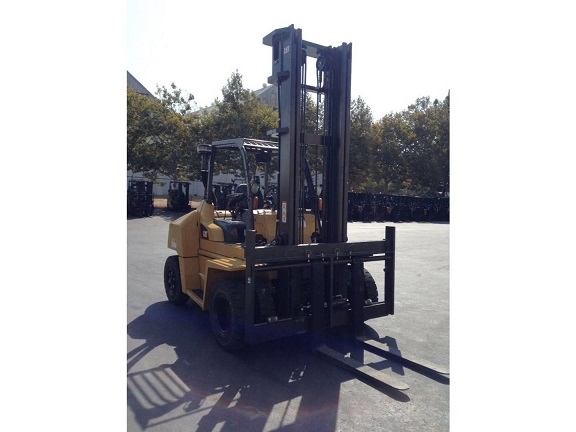 Montacargas Caterpillar DP70 de bajo costo Ref.: 1583354649161098 No. 2